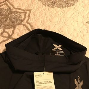 NWT 2XU black/silver booty shorts size small